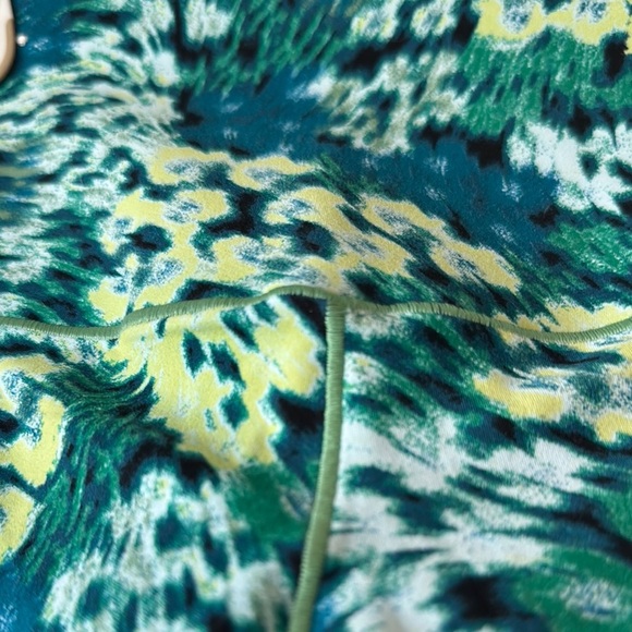 AERIE | Offline Real Me XTRA Hold Up! Green & Blue 7/8 High Rise Leggings - Picture 11 of 14